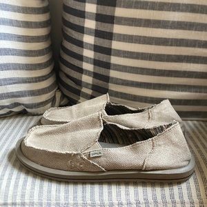 NWOT Sanuk woman’s Donna Hemp slip on shoes